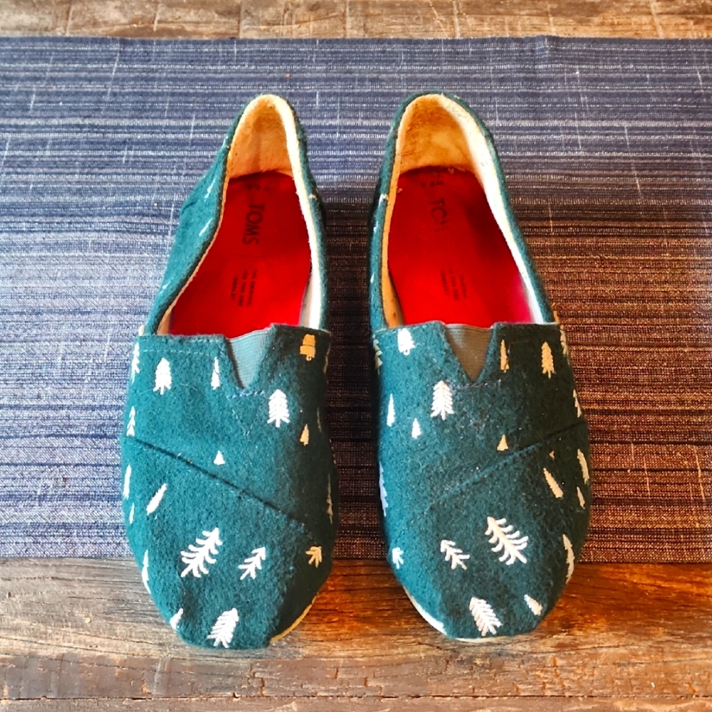 TOMS Womens Green Slip-On Shoes